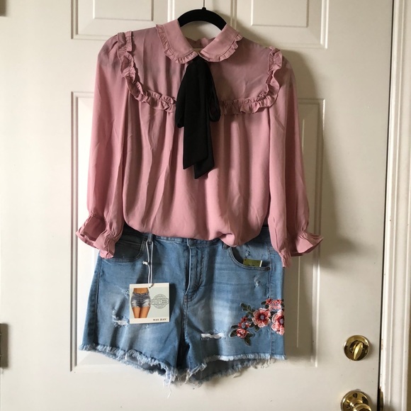 🛑SOLD New with tags women's ladies bow tie neck blouse - Picture 2 of 6